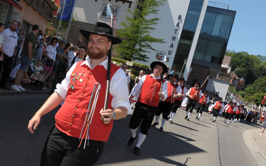 Die Aufstellung für den historischen Festzug steht